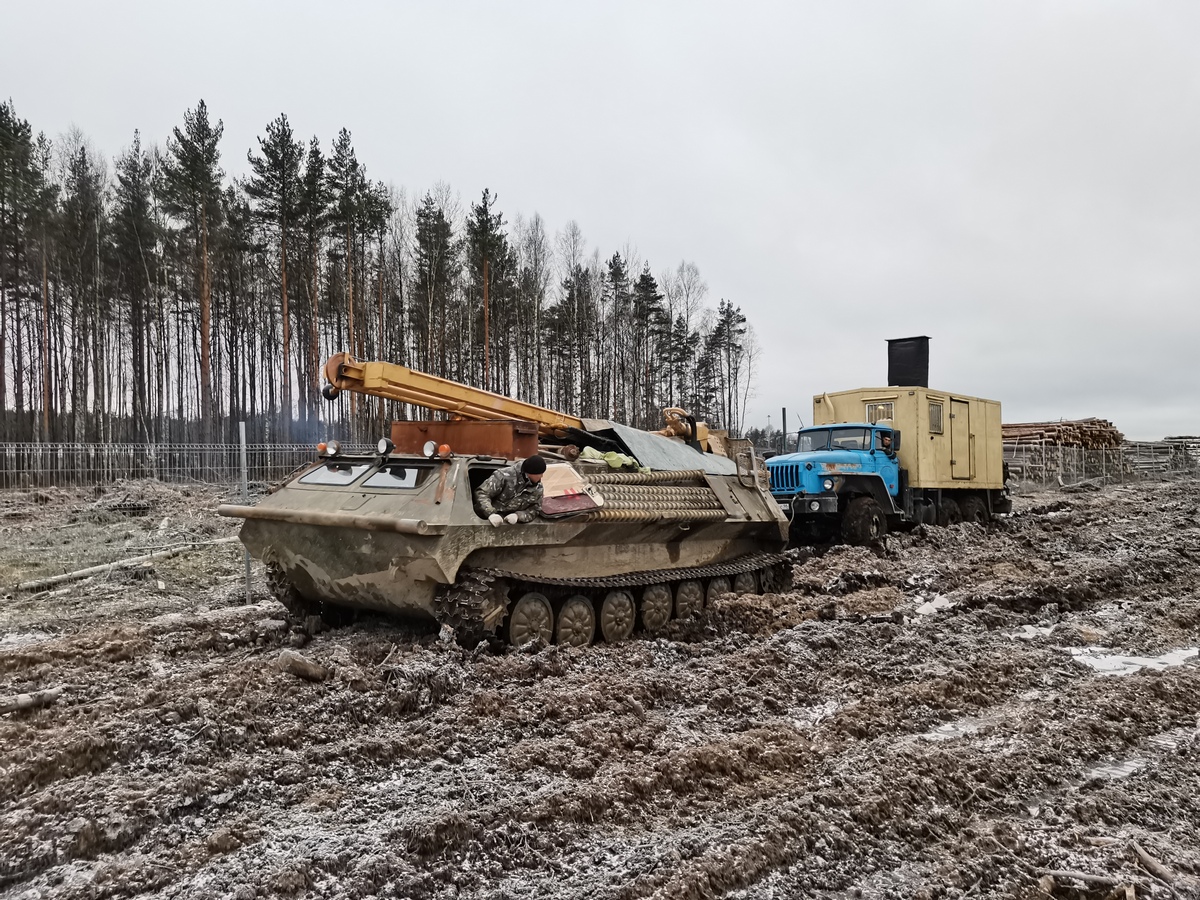 Фото буровой установки УРБ 2-А-2 на базе автомобиля Урал